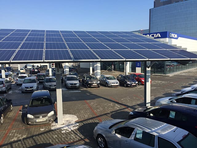 parcare cu panouri fotovoltaice
